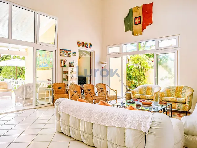Casa com 1052m² 5 quartos e 6 banheiros, à venda, no bairro Tabatinga em Caraguatatuba