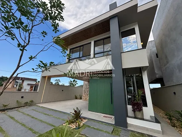 Casa com 200m² 3 quartos e 3 banheiros, à venda, no bairro Forquilhas em São José