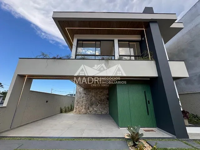 Casa com 200m² 3 quartos e 3 banheiros, à venda, no bairro Forquilhas em São José