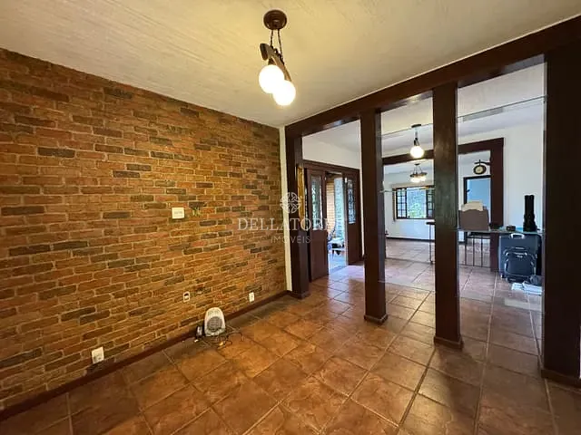 Casa com 960m² 5 quartos e 2 banheiros, à venda, no bairro Pimenteiras em Teresópolis