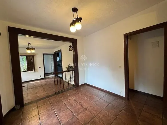 Casa com 960m² 5 quartos e 2 banheiros, à venda, no bairro Pimenteiras em Teresópolis