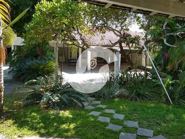 Casa com 2135m², para alugar, no bairro Maceió em Niterói