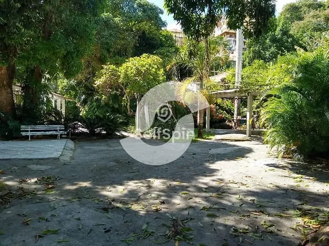 Casa com 2135m², para alugar, no bairro Maceió em Niterói