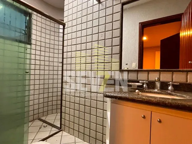 Casa com 300m² 4 quartos e 2 banheiros, à venda ou para alugar, no bairro Vila Mariana em Bauru