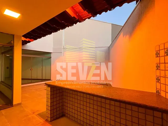 Casa com 300m² 4 quartos e 2 banheiros, à venda ou para alugar, no bairro Vila Mariana em Bauru