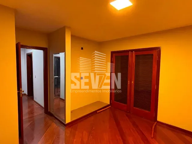 Casa com 300m² 4 quartos e 2 banheiros, à venda ou para alugar, no bairro Vila Mariana em Bauru
