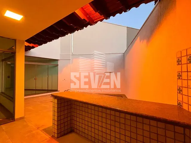 Casa com 300m² 4 quartos e 2 banheiros, à venda ou para alugar, no bairro Vila Mariana em Bauru