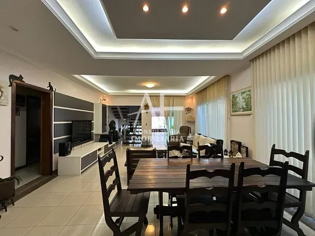Casa com 418m² 3 quartos e 4 banheiros, à venda, no bairro Esplanada Independência em Taubaté