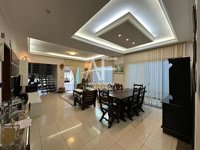 Casa com 418m² 3 quartos e 4 banheiros, à venda, no bairro Esplanada Independência em Taubaté