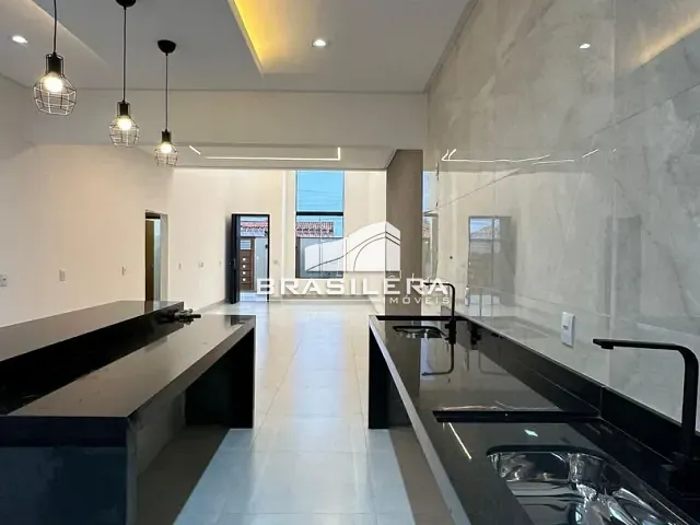 Casa 3 quartos e 4 banheiros, à venda, no bairro Parque Veiga Jardim em Aparecida de Goiânia