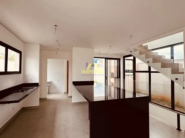 Casa com 250m² 3 quartos e 4 banheiros, à venda, no bairro Loteamento Reserva Ermida em Jundiaí