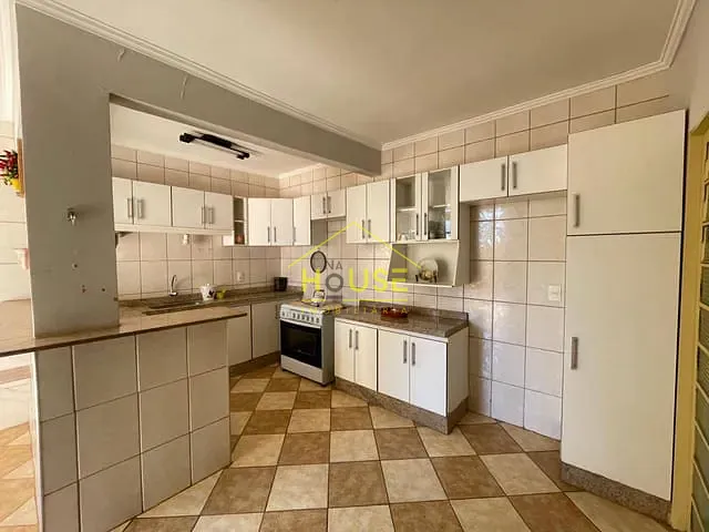 Casa com 190m² 2 quartos e 1 banheiro, à venda, no bairro Chácara Aviação em Votuporanga