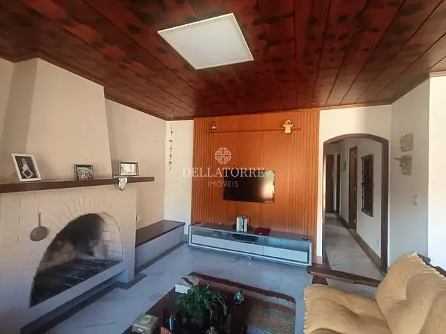 Casa com 348m² 3 quartos e 3 banheiros, à venda, no bairro Várzea em Teresópolis