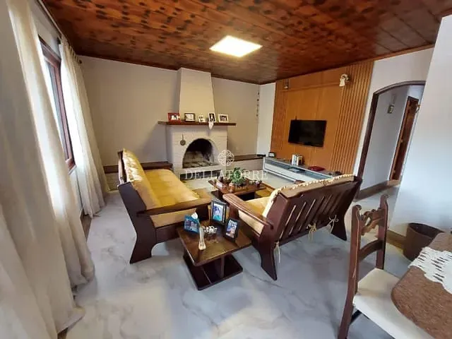 Casa com 348m² 3 quartos e 3 banheiros, à venda, no bairro Várzea em Teresópolis