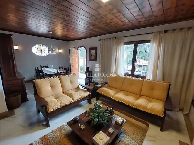 Casa com 348m² 3 quartos e 3 banheiros, à venda, no bairro Várzea em Teresópolis