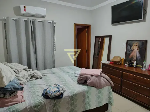Casa com 300m² 2 quartos e 3 banheiros, à venda, no bairro Parque Ribeirão Preto em Ribeirão Preto