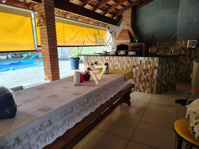 Casa com 300m² 2 quartos e 3 banheiros, à venda, no bairro Parque Ribeirão Preto em Ribeirão Preto