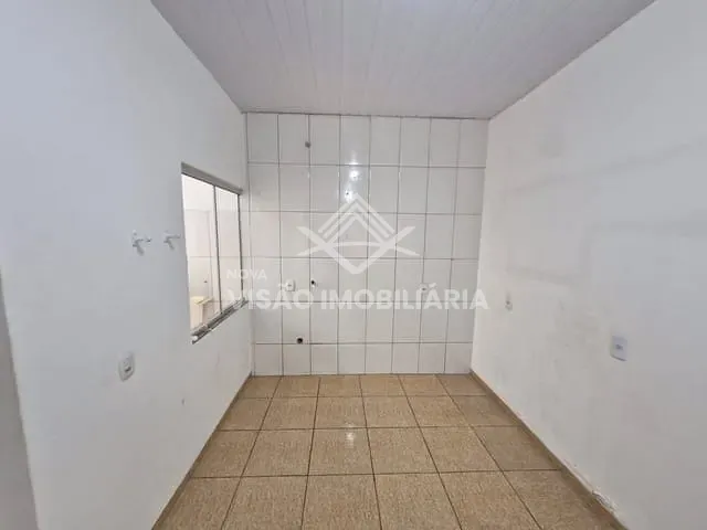 Casa 2 quartos e 1 banheiro, para alugar, no bairro Jardim  Imperial em Sinop
