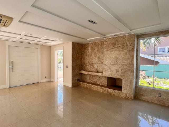 Casa com 900m² 5 quartos e 8 banheiros, à venda, no bairro Orfãs em Ponta Grossa