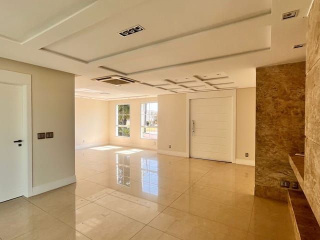 Casa com 900m² 5 quartos e 8 banheiros, à venda, no bairro Orfãs em Ponta Grossa