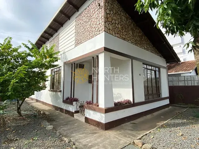 Casa com 360m² 2 quartos e 1 banheiro, à venda, no bairro Anita Garibaldi em Joinville