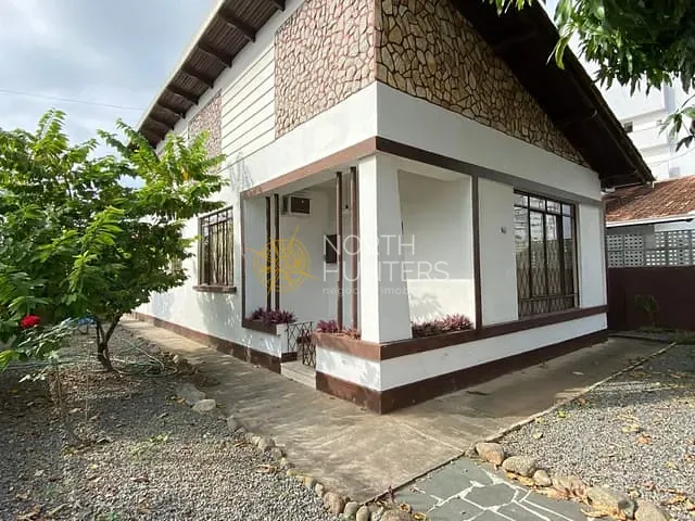 Casa com 360m² 2 quartos e 1 banheiro, à venda, no bairro Anita Garibaldi em Joinville