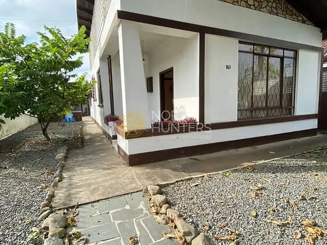 Casa com 360m² 2 quartos e 1 banheiro, à venda, no bairro Anita Garibaldi em Joinville