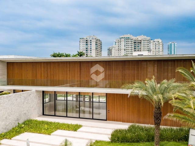 Casa com 1624m² 6 quartos e 9 banheiros, à venda, no bairro Barra da Tijuca em Rio de Janeiro