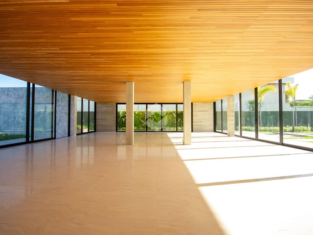 Casa com 1624m² 6 quartos e 9 banheiros, à venda, no bairro Barra da Tijuca em Rio de Janeiro