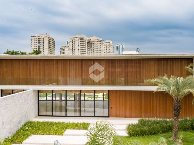 Casa com 1624m² 6 quartos e 9 banheiros, à venda, no bairro Barra da Tijuca em Rio de Janeiro