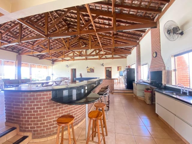 Casa com 2600m² 2 quartos e 3 banheiros, à venda, no bairro Estância Bom Tempo em Londrina