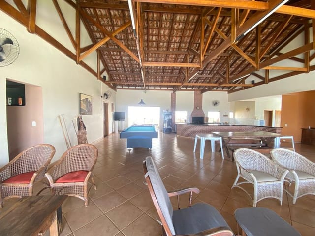 Casa com 2600m² 2 quartos e 3 banheiros, à venda, no bairro Estância Bom Tempo em Londrina