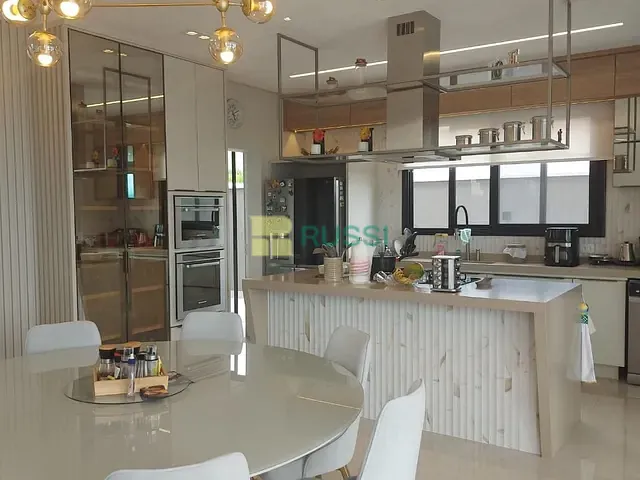 Casa com 550m² 3 quartos e 5 banheiros, à venda, no bairro Condomínio Residencial Alphaville I em São José dos Campos