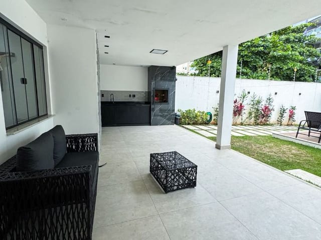Casa com 450m² 3 quartos e 3 banheiros, à venda ou para alugar, no bairro Lagoa em Macaé