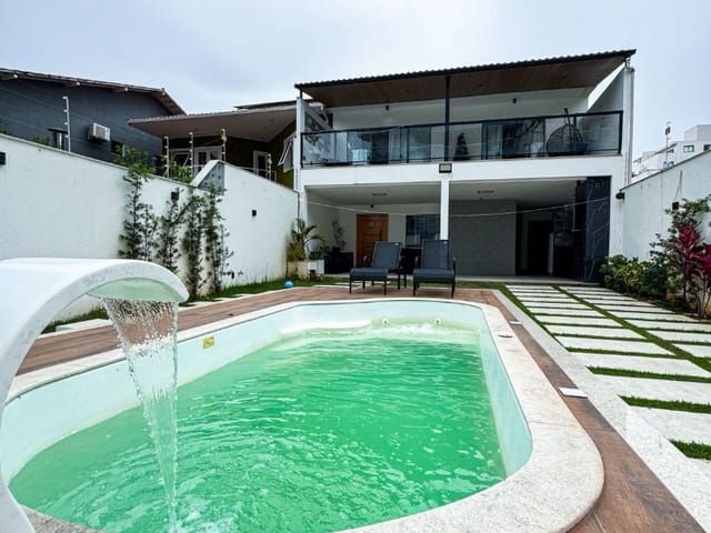 Casa com 450m² 3 quartos e 3 banheiros, à venda ou para alugar, no bairro Lagoa em Macaé