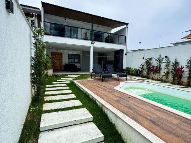 Casa com 450m² 3 quartos e 3 banheiros, à venda ou para alugar, no bairro Lagoa em Macaé