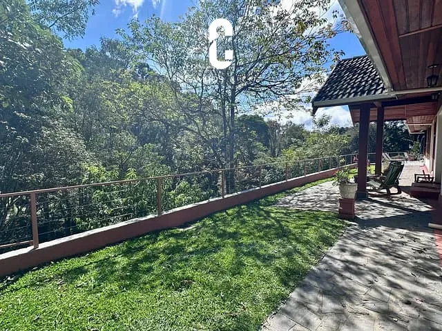Casa com 5700m² 5 quartos e 5 banheiros, à venda, no bairro Pedra do Fogo em Campos Do Jordão