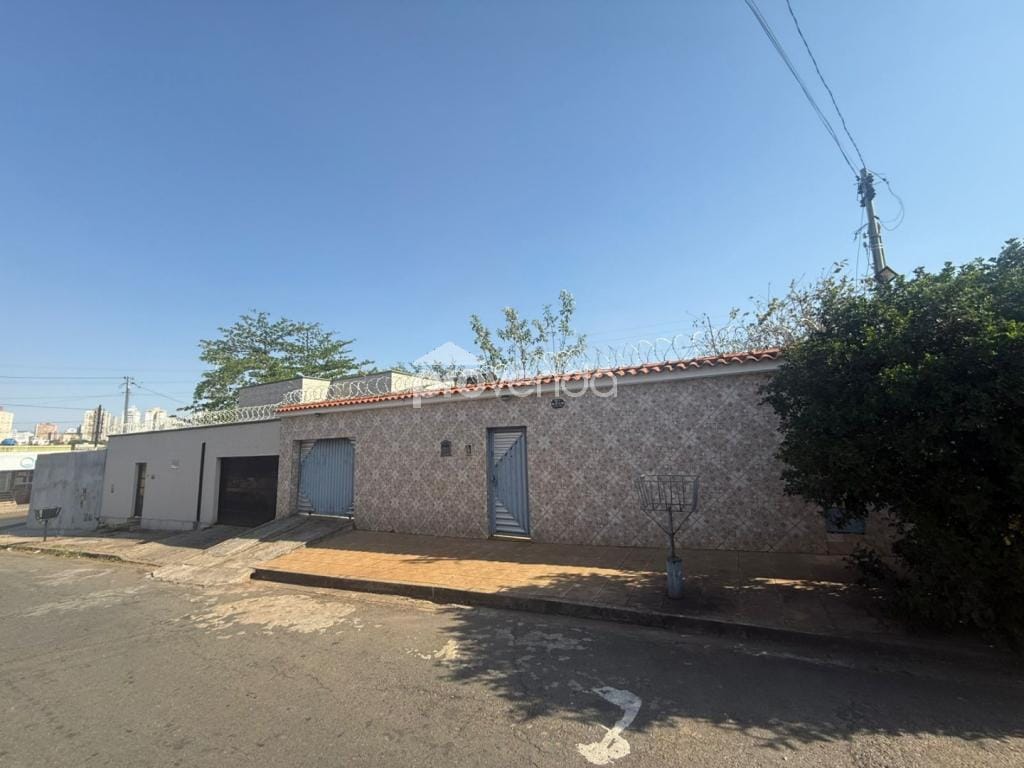 Casa, 4 quartos, 217 m² - Foto 1