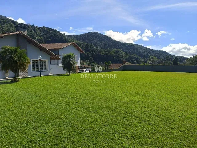 Casa com 4208m² 4 quartos e 3 banheiros, à venda, no bairro Granja Guarani em Teresópolis
