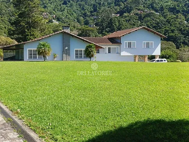 Casa com 4208m² 4 quartos e 3 banheiros, à venda, no bairro Granja Guarani em Teresópolis
