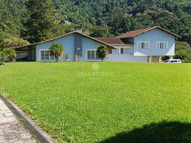 Casa com 4208m² 4 quartos e 3 banheiros, à venda, no bairro Granja Guarani em Teresópolis