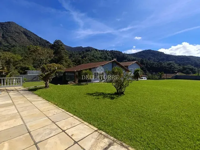 Casa com 4208m² 4 quartos e 3 banheiros, à venda, no bairro Granja Guarani em Teresópolis