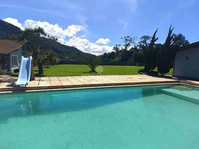 Casa com 4208m² 4 quartos e 3 banheiros, à venda, no bairro Granja Guarani em Teresópolis