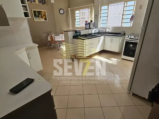 Casa com 288m² 3 quartos e 3 banheiros, à venda, no bairro Núcleo Residencial Presidente Geisel em Bauru