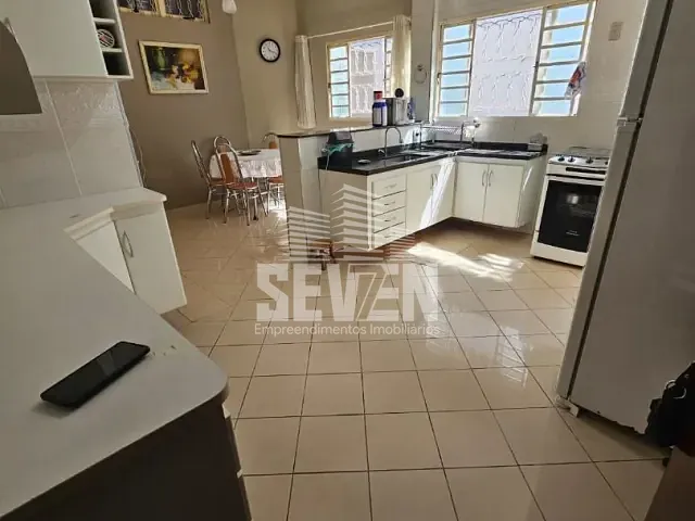 Casa com 288m² 3 quartos e 3 banheiros, à venda, no bairro Núcleo Residencial Presidente Geisel em Bauru
