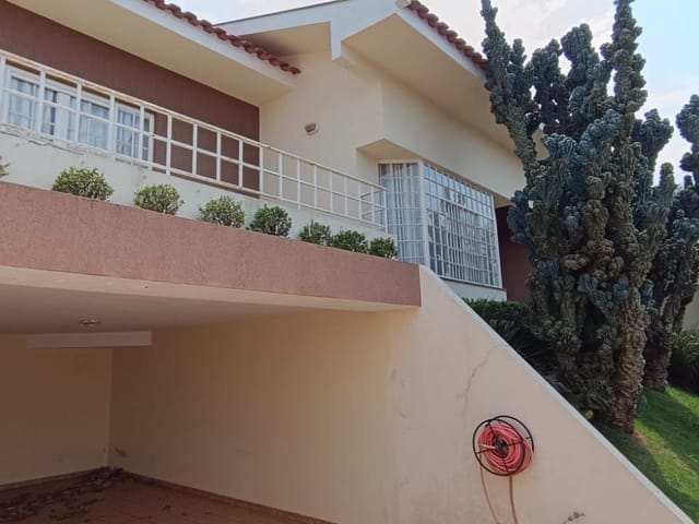 Casa com 350m² 4 quartos e 3 banheiros, à venda, no bairro Jardim Vila Rica em Cambé