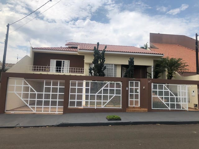 Casa com 350m² 4 quartos e 3 banheiros, à venda, no bairro Jardim Vila Rica em Cambé