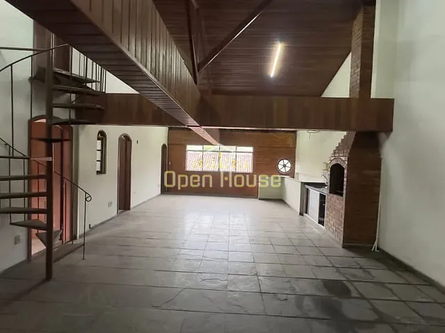 Casa com 162m² 4 quartos e 3 banheiros, à venda, no bairro Casa de Pedra em Volta Redonda