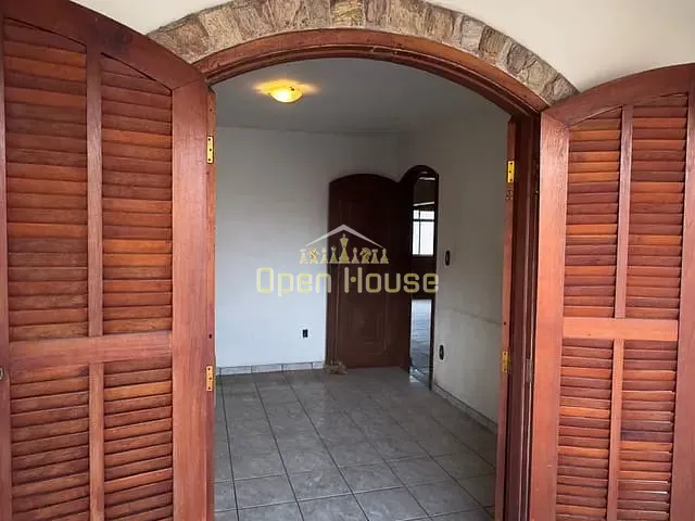 Casa com 162m² 4 quartos e 3 banheiros, à venda, no bairro Casa de Pedra em Volta Redonda