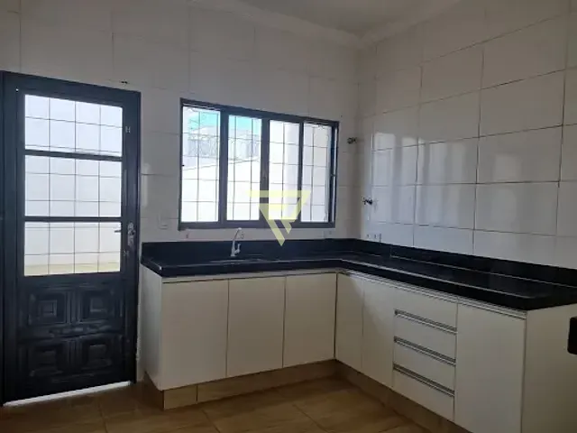 Casa com 160m² 2 quartos e 2 banheiros, à venda, no bairro Parque das Oliveiras em Ribeirão Preto